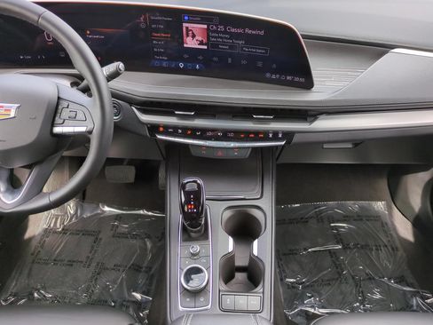 Used 2025 Cadillac XT4 Premium Luxury FWD image 15