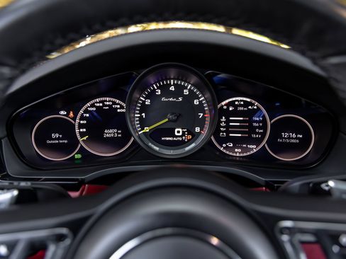 Certified 2022 Porsche Cayenne Turbo S AWD/4WD image 35