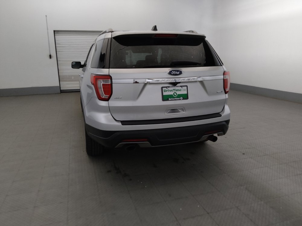 Used 2018 Ford Explorer XLT AWD/4WD image 6