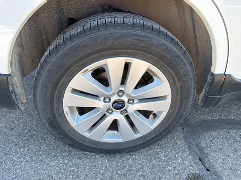 Used 2017 Subaru Outback 2.5i Premium image 8