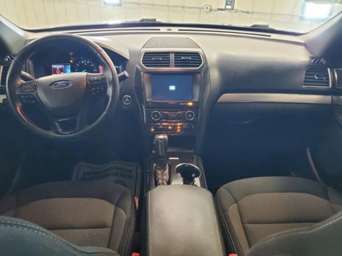 Used 2018 Ford Explorer XLT w/ XLT Technology Feature Bundle AWD/4WD image 9