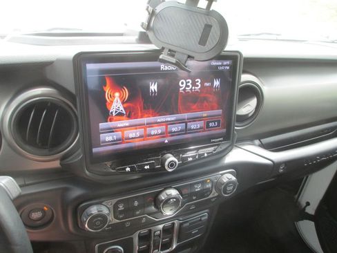 Used 2023 Jeep Wrangler Unlimited Sport image 23