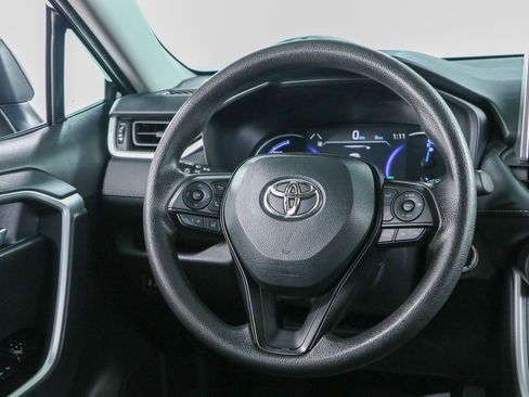 Used 2025 Toyota RAV4 XLE AWD/4WD image 12