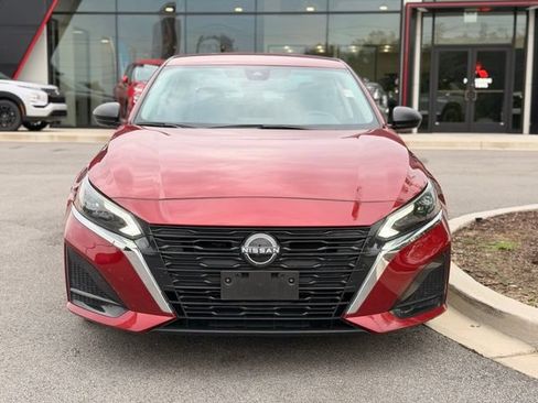 Used 2025 Nissan Altima 2.5 SV FWD image 6