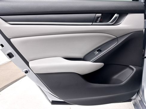 Used 2018 Honda Accord EX image 28