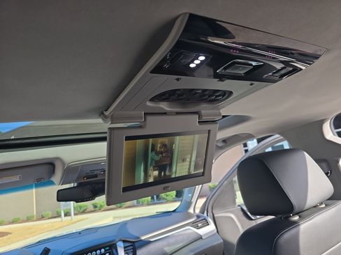 Used 2017 Chevrolet Suburban Premier image 15