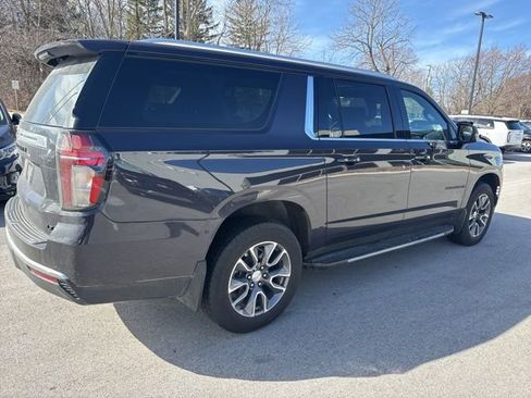 Used 2024 Chevrolet Suburban LT w/ Luxury Package image 4