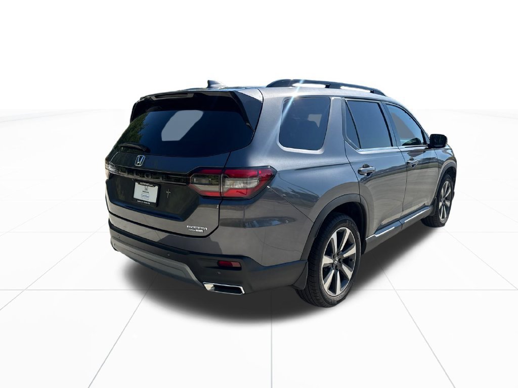 Certified 2025 Honda Pilot Touring image 9