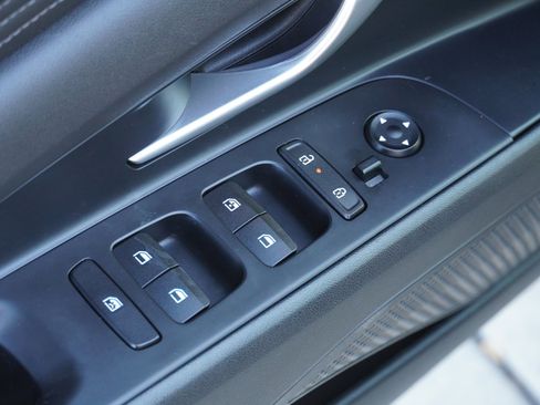 Used 2025 Hyundai Elantra SEL image 17