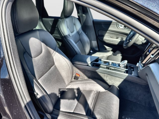 Certified 2024 Volvo XC60 T8 Ultimate w/ Protection Package Premier AWD/4WD image 30