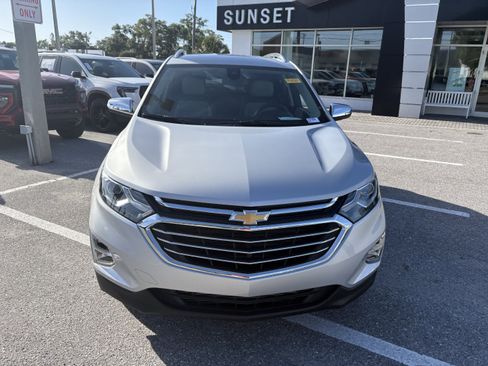 Used 2018 Chevrolet Equinox Premier image 2