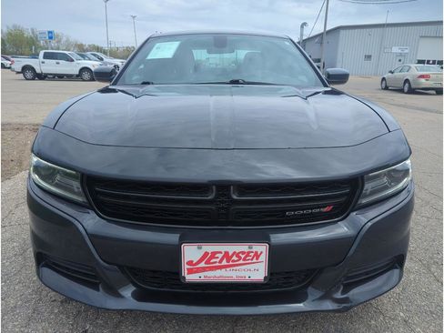 Used 2019 Dodge Charger SXT image 2