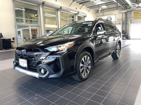 Used 2023 Subaru Outback Touring XT AWD/4WD image 3