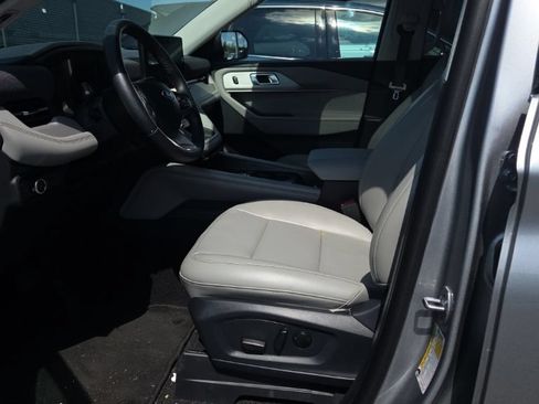 Used 2025 Ford Explorer Active w/ Active Comfort Package AWD/4WD image 6