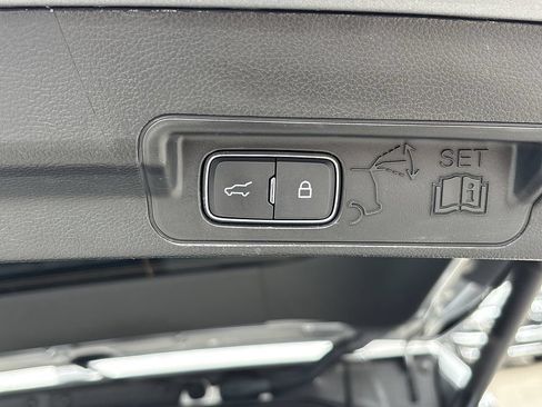 Used 2024 Ford Explorer Limited AWD/4WD image 25