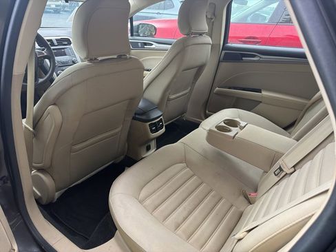 Used 2016 Ford Fusion SE FWD image 8