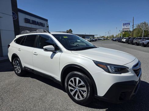 Used 2020 Subaru Outback Premium image 3