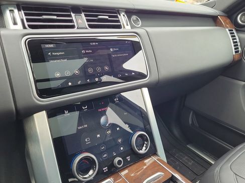 Used 2020 Land Rover Range Rover HSE image 31