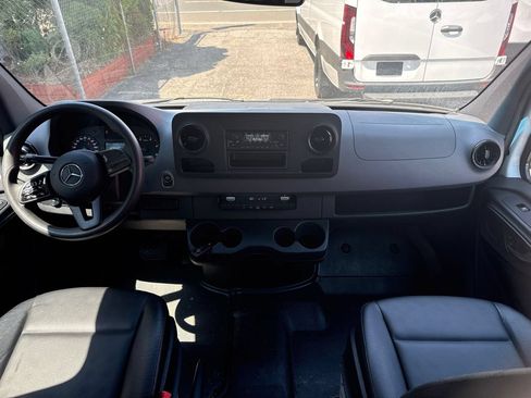 Used 2021 Mercedes-Benz Sprinter 2500 image 19
