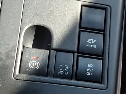 Used 2023 Toyota Highlander XLE FWD image 26