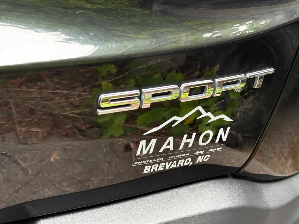Used 2019 Jeep Renegade Sport w/ Sport Appearance Group AWD/4WD image 11