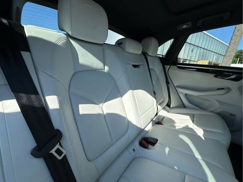 Used 2022 Porsche Macan image 18