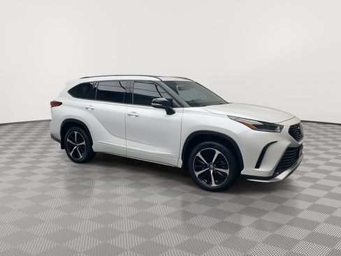 Used 2022 Toyota Highlander XSE AWD/4WD image 42