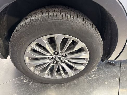 Used 2024 Cadillac XT4 Premium Luxury FWD image 16