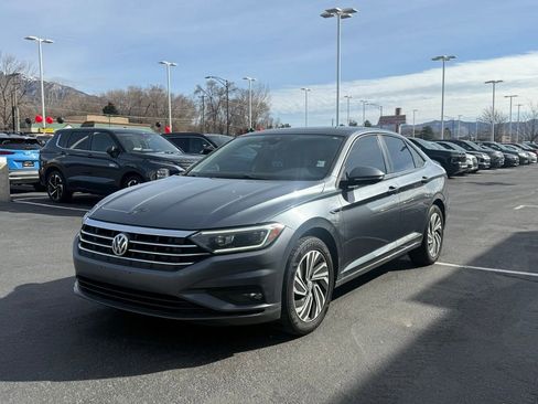Used 2020 Volkswagen Jetta SEL Premium image 3