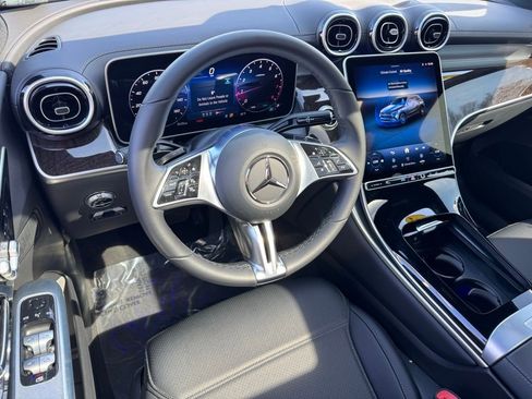 Used 2025 Mercedes-Benz GLC 300 4MATIC image 24