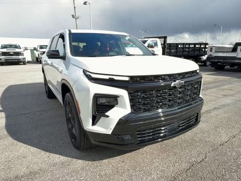 Used 2024 Chevrolet Traverse RS AWD/4WD image 2