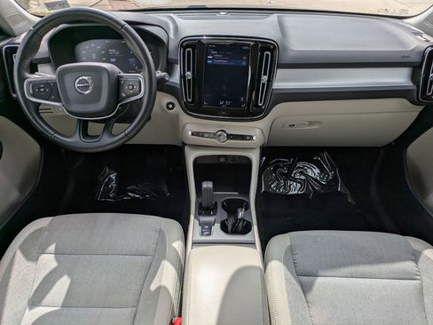 Used 2020 Volvo XC40 T4 Momentum w/ Protection Package Premier image 15