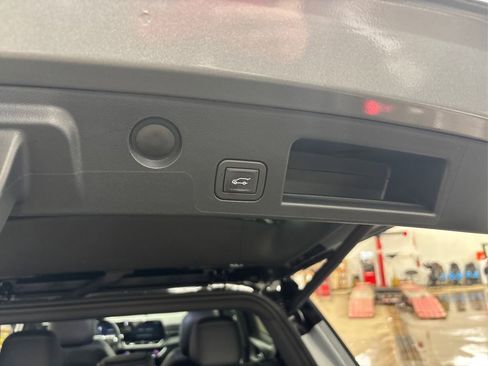 Used 2025 Chevrolet Equinox LT w/ Convenience Package II image 14