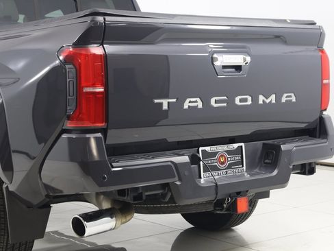 Used 2025 Toyota Tacoma Limited image 21