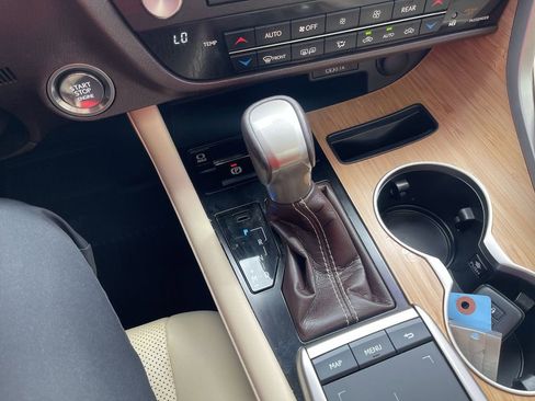 Used 2020 Lexus RX 350L Premium w/ Premium Package image 20