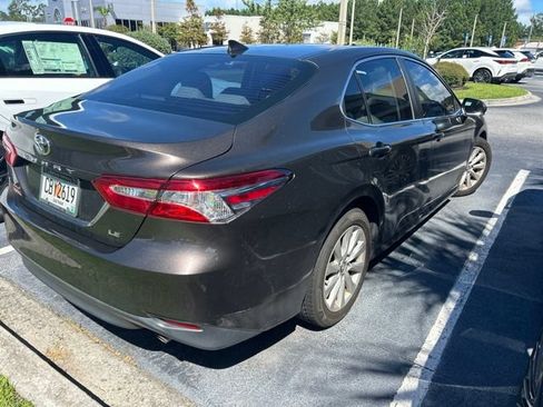 Used 2019 Toyota Camry LE FWD image 5