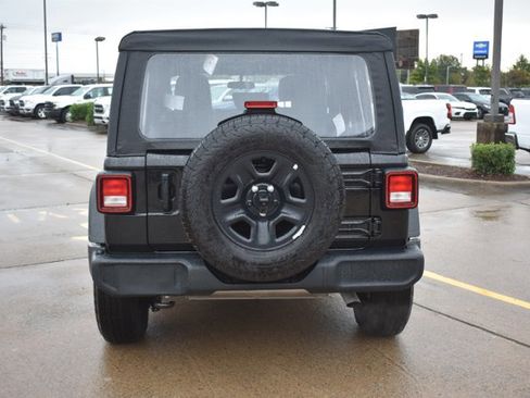 Used 2025 Jeep Wrangler Sport image 6