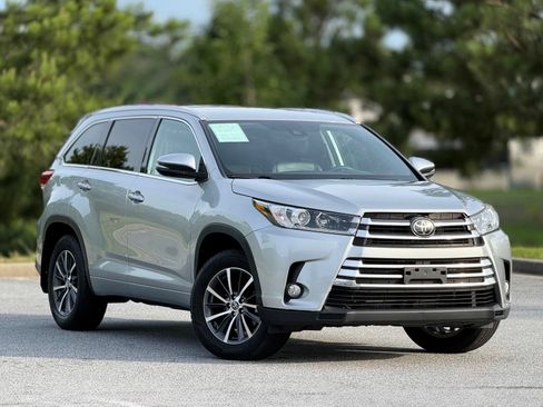 Used 2018 Toyota Highlander XLE AWD/4WD image 13