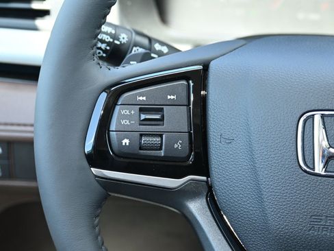 New 2025 Honda Odyssey Touring image 27