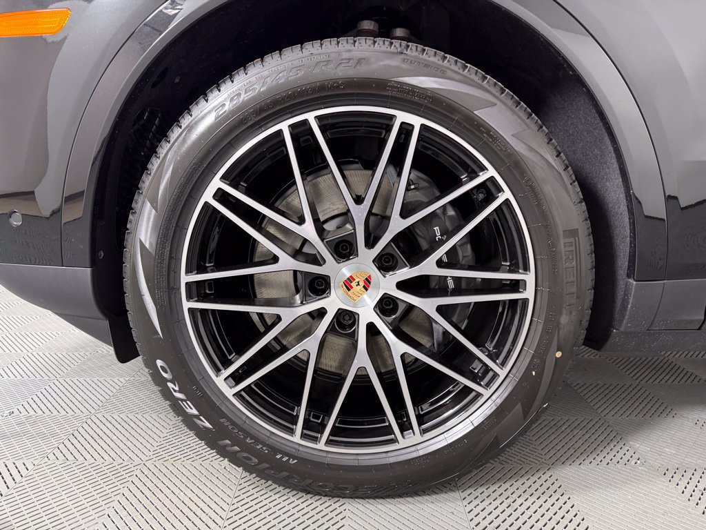 Certified 2026 Porsche Cayenne AWD/4WD image 11