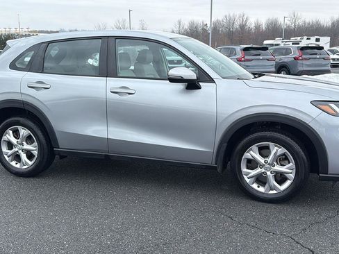 Used 2023 Honda HR-V LX image 3