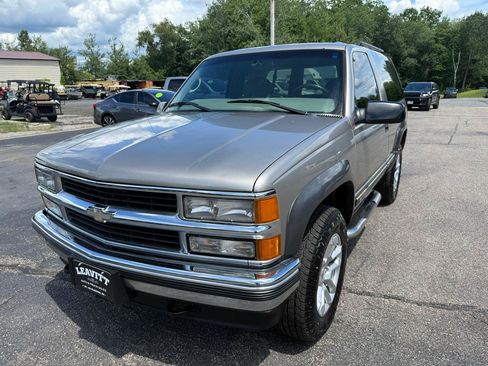 Used 1999 Chevrolet Tahoe 4WD 2-Door w/ Preferred Equipment Group image 2
