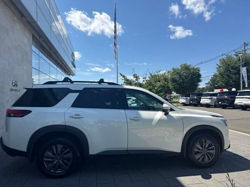 Used 2023 Nissan Pathfinder SV w/ SV Premium Package AWD/4WD image 2