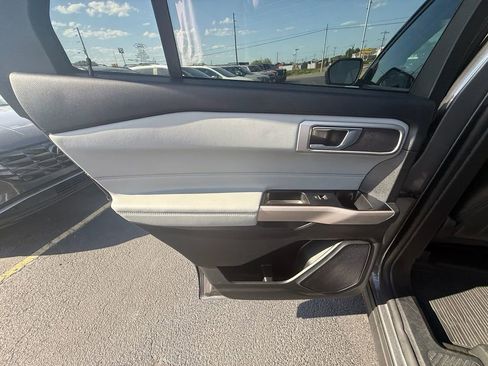 Used 2023 Ford Explorer XLT w/ Equipment Group 202A RWD image 18