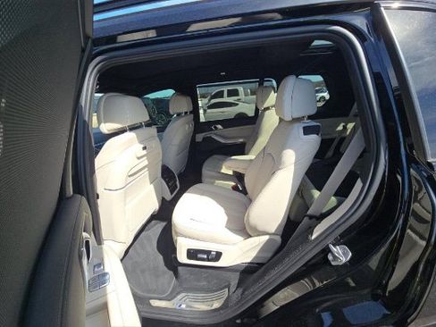 Used 2022 BMW X7 M50i w/ Dynamic Handling Package image 5