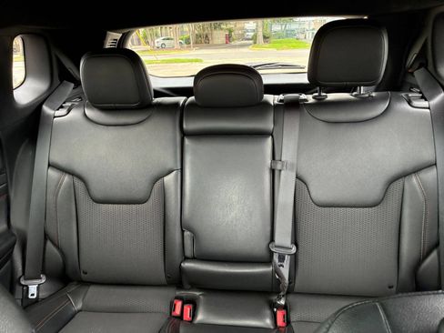 Used 2025 Jeep Compass Trailhawk AWD/4WD image 32