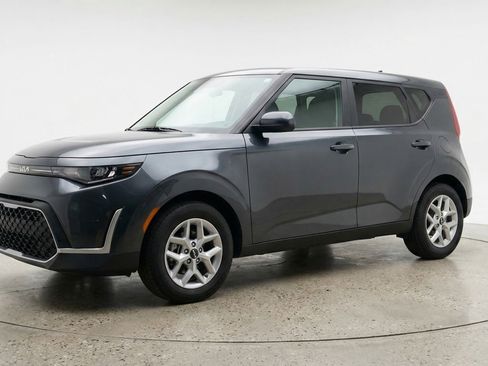Used 2025 Kia Soul LX w/ LX Technology Package FWD image 3