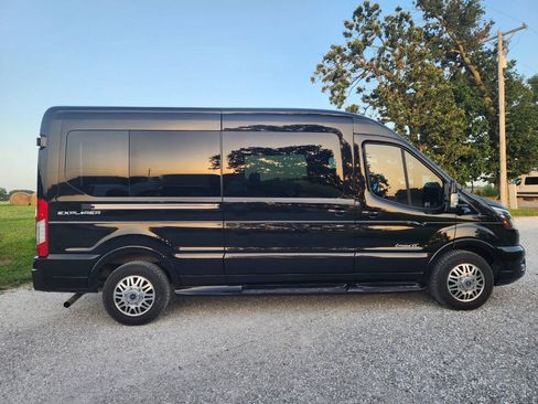 Used 2022 Ford Transit 250 Medium Roof AWD image 11