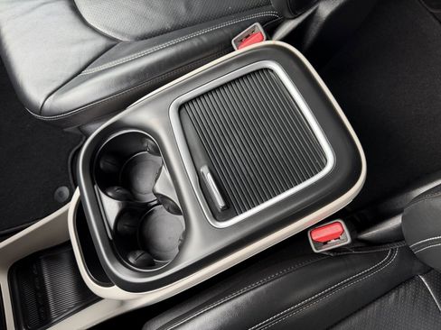 Used 2022 Chrysler Pacifica Touring-L image 27