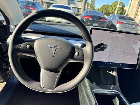 Used 2021 Tesla Model 3 Long Range image 18